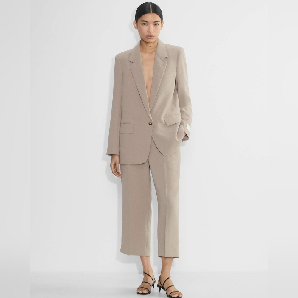 Aritzia The Effortless Pant Cropped